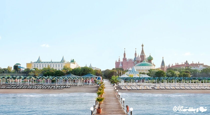 نمای زیبای ساحل و ساختمان هتل